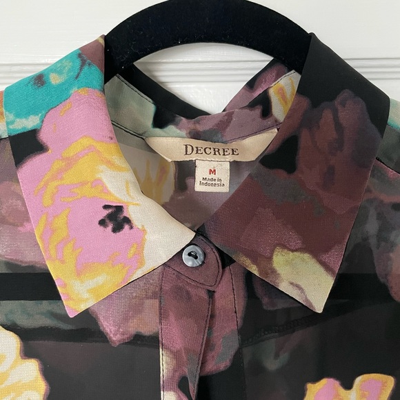 Decree Floral Chiffon Blouse - Picture 3 of 3